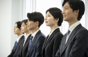 研修に臨むビジネスパーソン