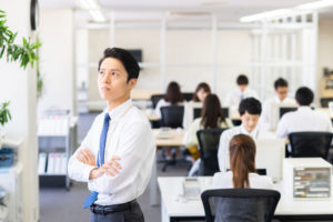 思索するビジネスパーソン